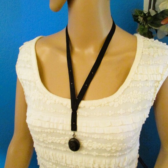 ANTIQUE Gutta Percha Locket Necklace with Photo ~ VICTORIAN Sailor Photo Locket - Picture 11 of 15